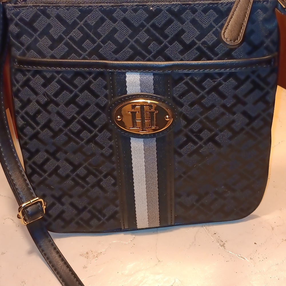 Tommy Hilfiger Adjustable Crossbody bag.
